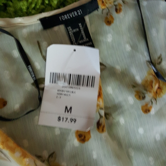 Flowy Floral Top - Picture 3 of 3